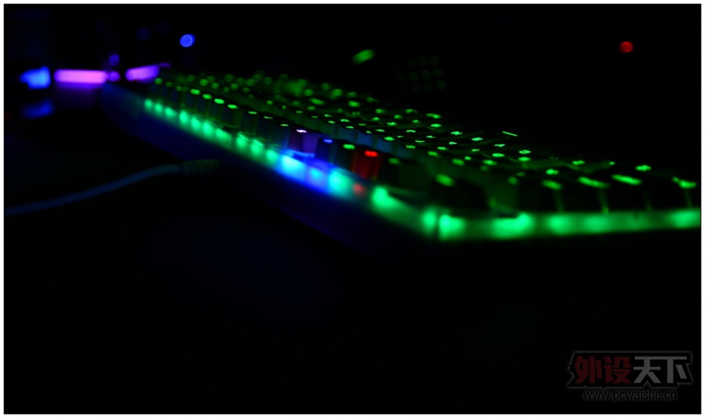 �������ſ����ϡ�EverGlide�չ�E300ȫ͸����е��������