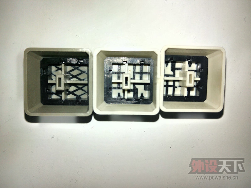 �����ñ���ڶ�ɫ���ͣ�