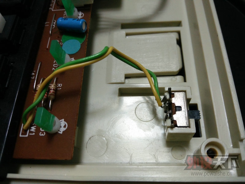 ����ط����и�С���أ�˭֪����ʲô�ģ�