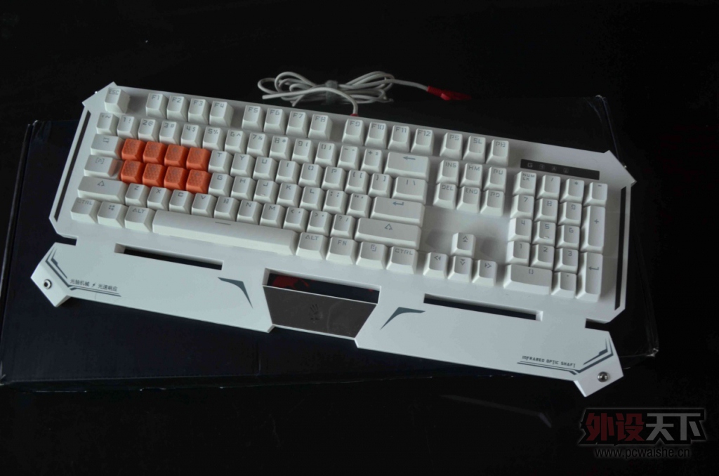 ս������ɲ�Ǽ䣬����Ѫ��B740��Ϸ����