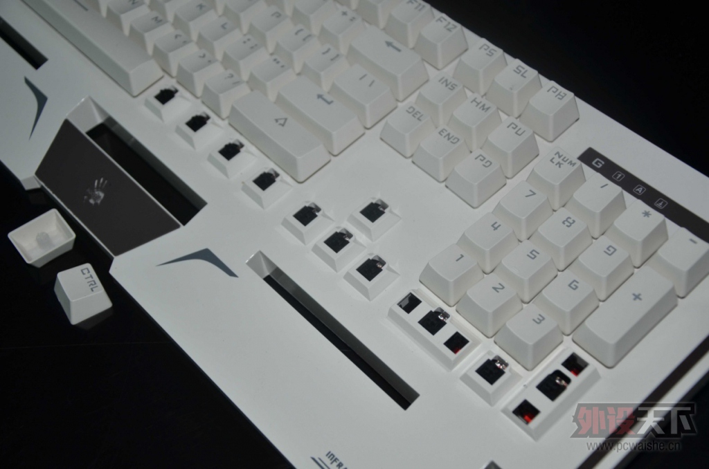 ս������ɲ�Ǽ䣬����Ѫ��B740��Ϸ����