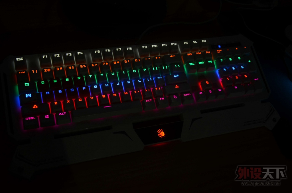 ս������ɲ�Ǽ䣬����Ѫ��B740��Ϸ����