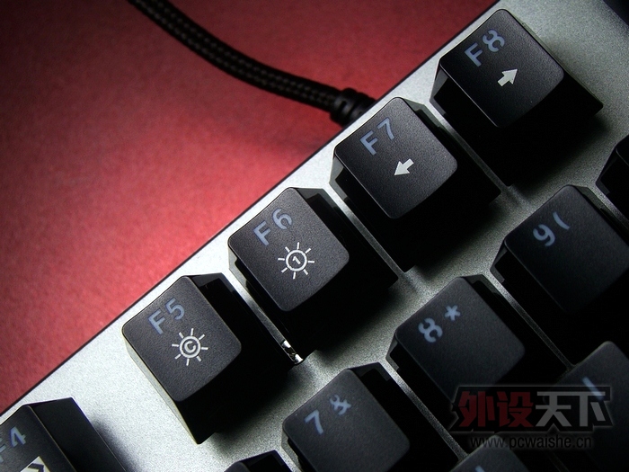 �װ�V500RGBȫ�ʱ����е���� ����� 1670��ɫ������