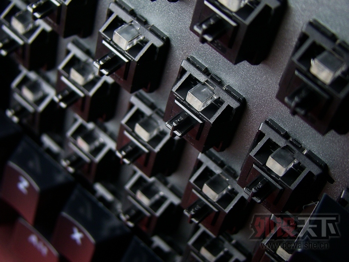 �װ�V500RGBȫ�ʱ����е���� ����� 1670��ɫ������