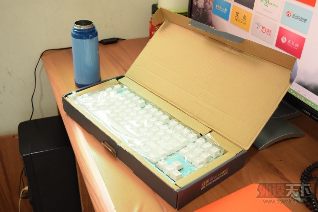 ε����Ů�Ρ�����������SM680R��е������ɫ�濪�����