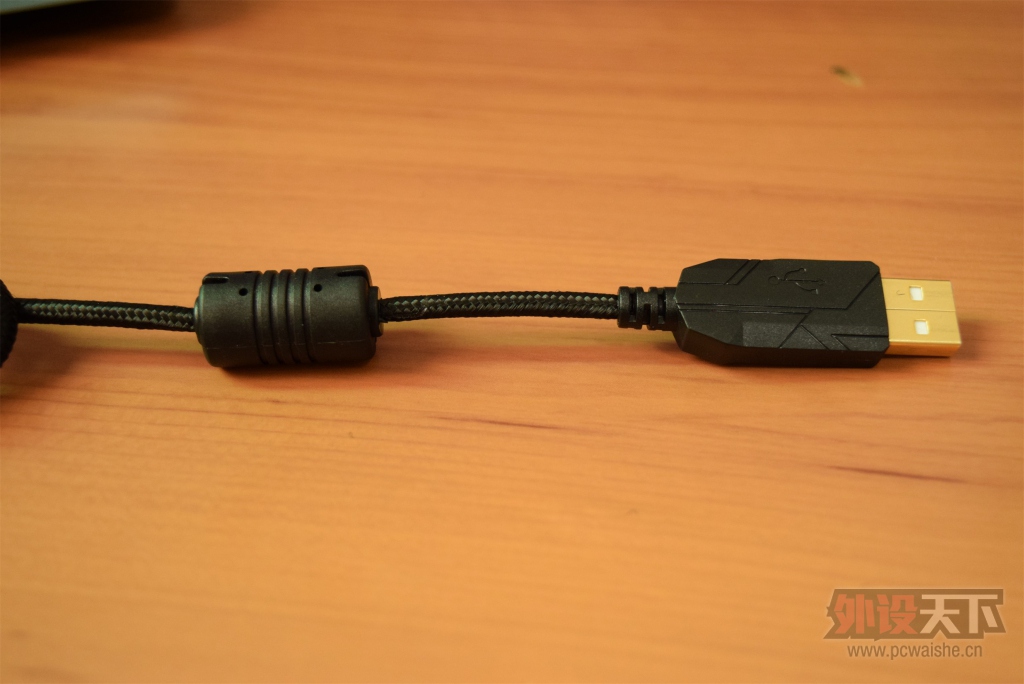 ε����Ů�Ρ�����������SM680R��е������ɫ�濪�����