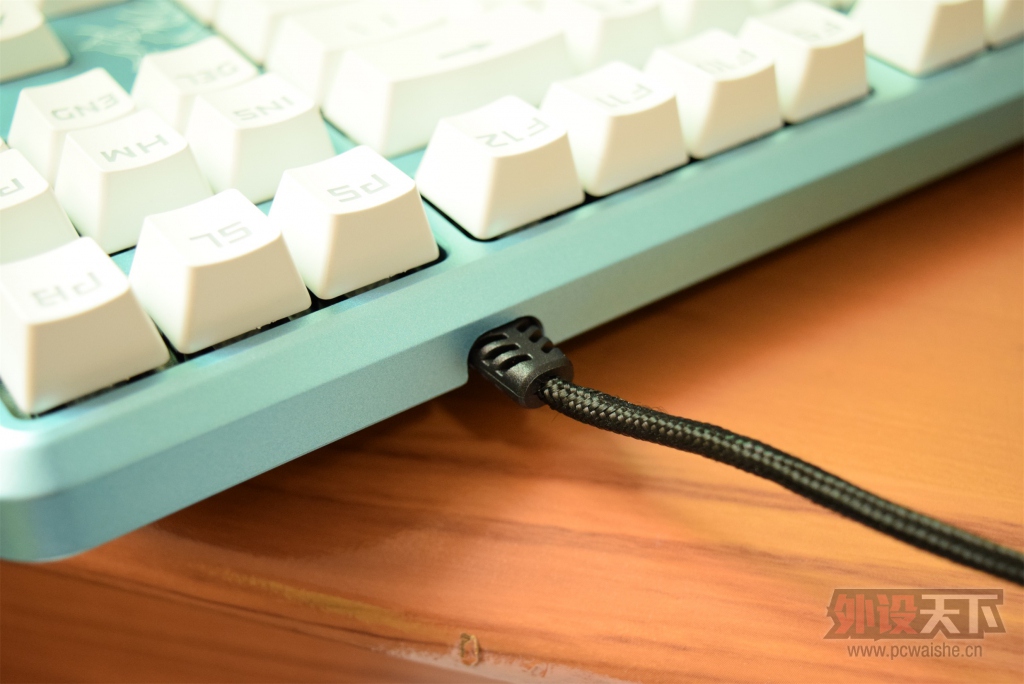 ε����Ů�Ρ�����������SM680R��е������ɫ�濪�����