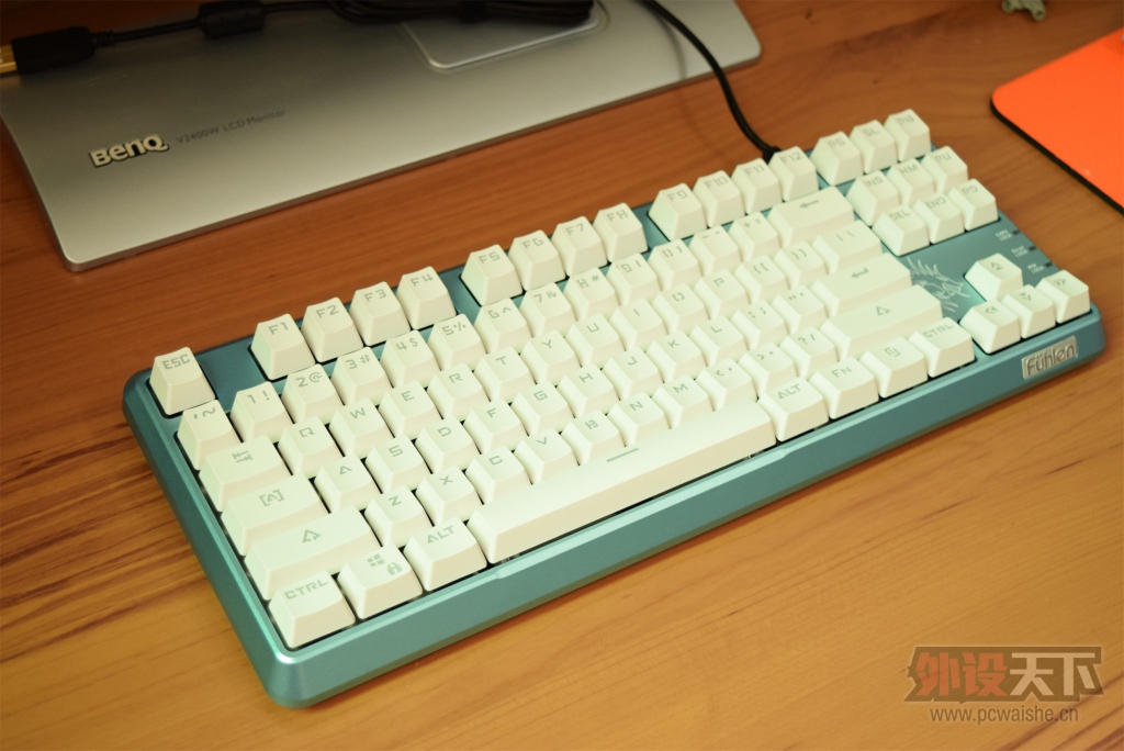 ε����Ů�Ρ�����������SM680R��е������ɫ�濪�����