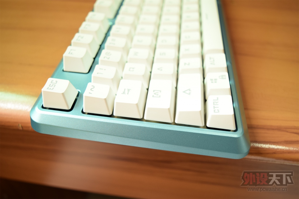 ε����Ů�Ρ�����������SM680R��е������ɫ�濪�����