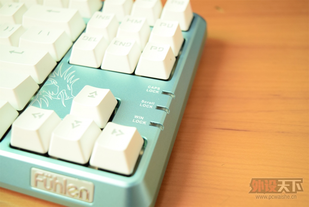 ε����Ů�Ρ�����������SM680R��е������ɫ�濪�����