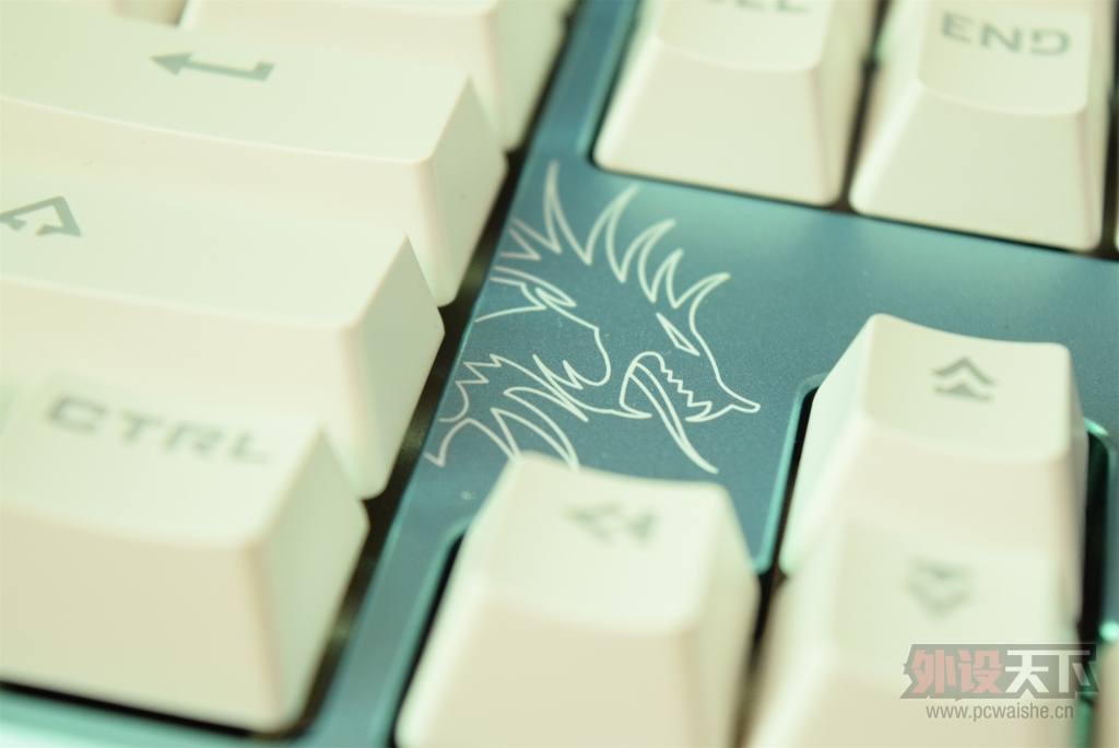 ε����Ů�Ρ�����������SM680R��е������ɫ�濪�����