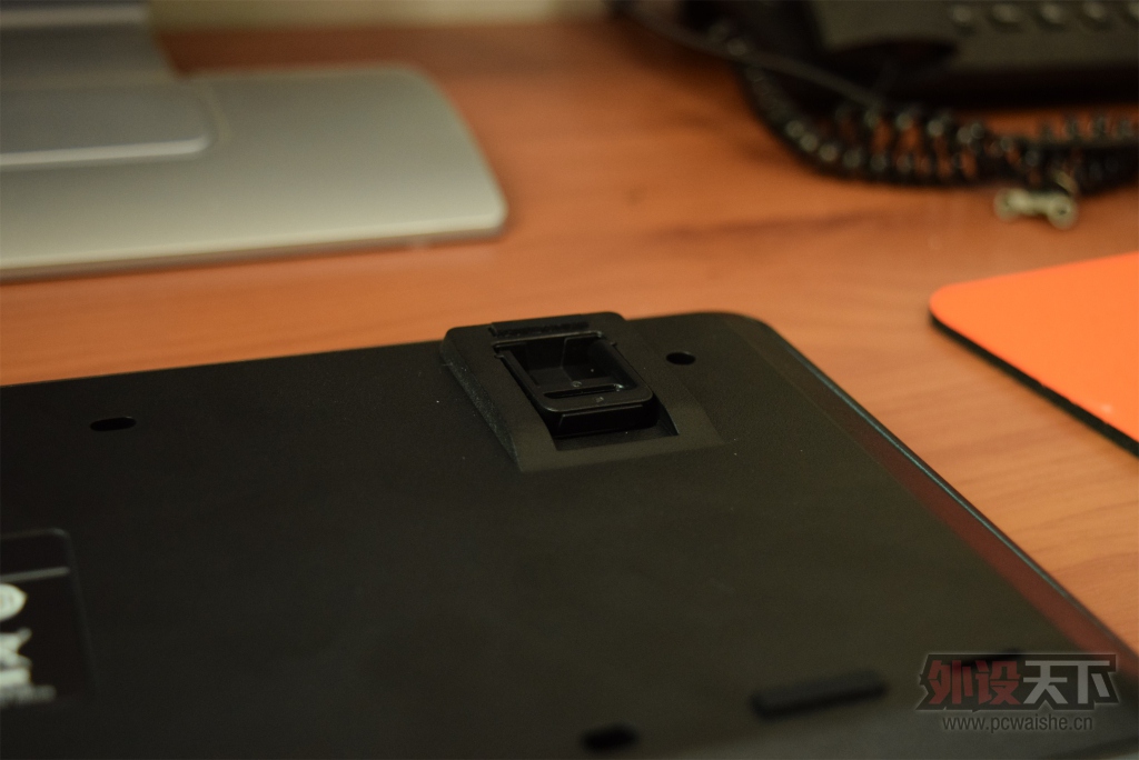 ε����Ů�Ρ�����������SM680R��е������ɫ�濪�����