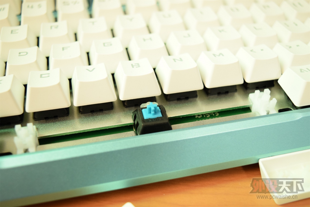 ε����Ů�Ρ�����������SM680R��е������ɫ�濪�����