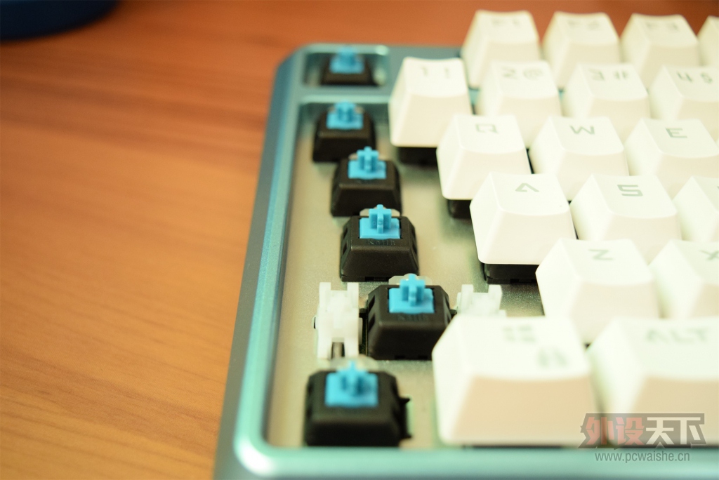 ε����Ů�Ρ�����������SM680R��е������ɫ�濪�����