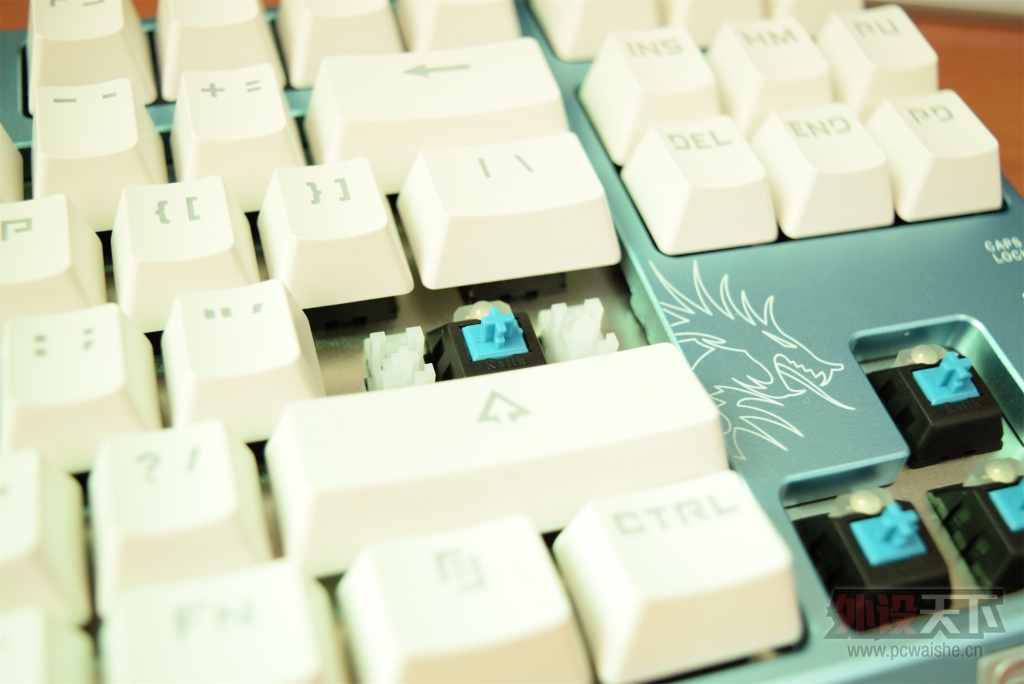 ε����Ů�Ρ�����������SM680R��е������ɫ�濪�����
