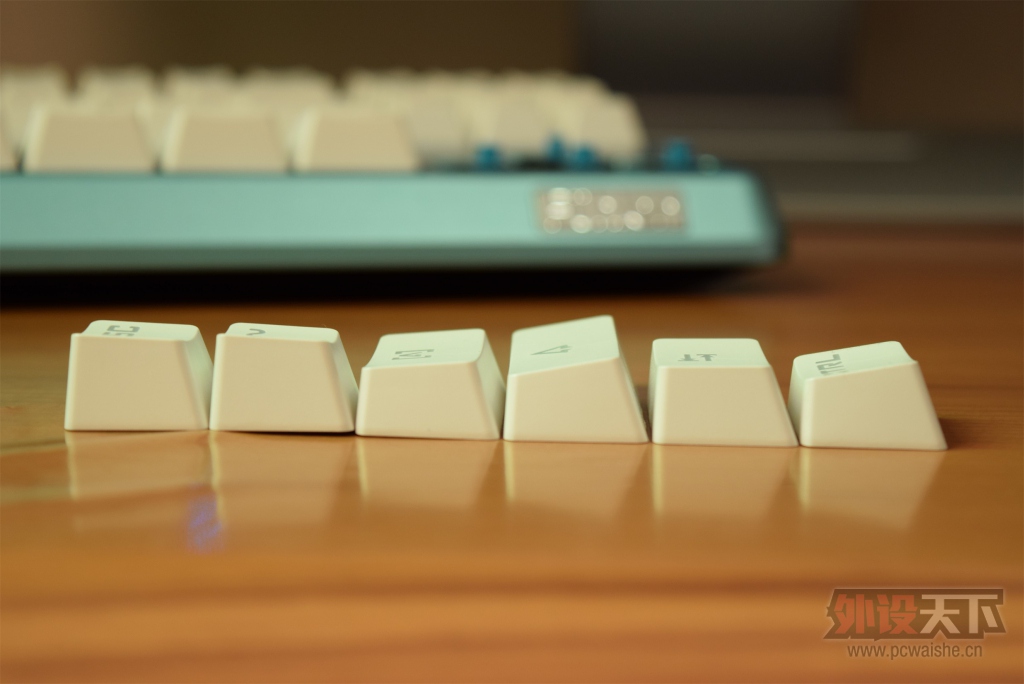ε����Ů�Ρ�����������SM680R��е������ɫ�濪�����
