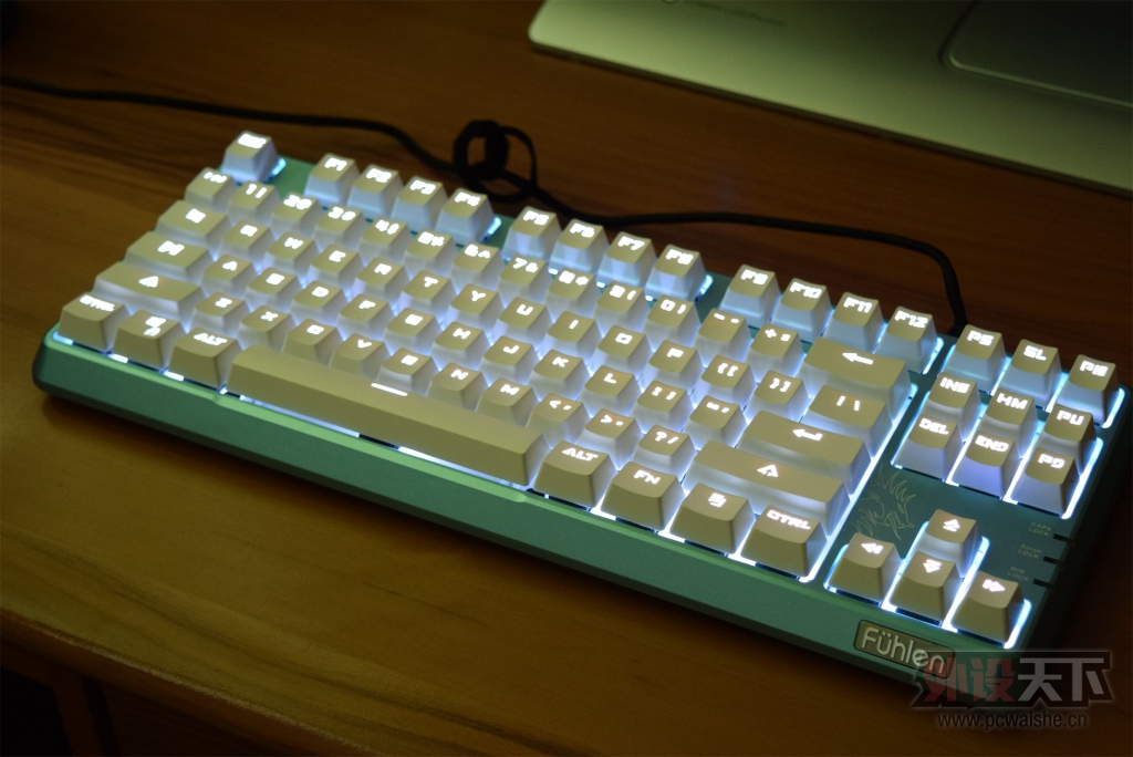 ε����Ů�Ρ�����������SM680R��е������ɫ�濪�����