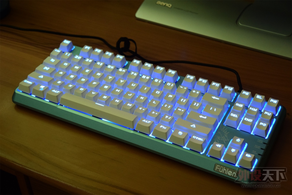 ε����Ů�Ρ�����������SM680R��е������ɫ�濪�����