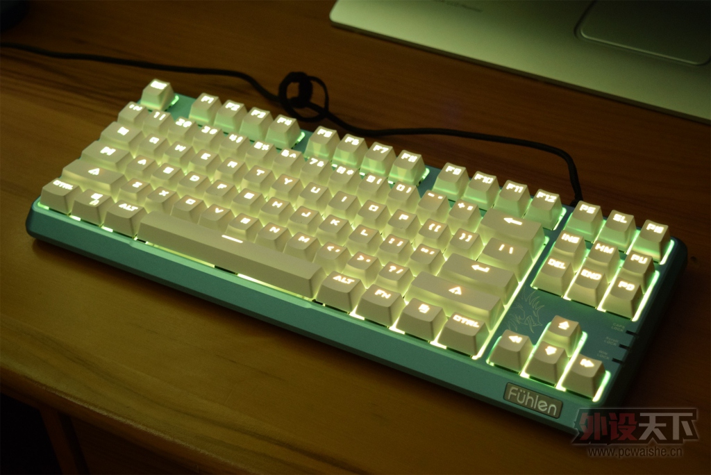 ε����Ů�Ρ�����������SM680R��е������ɫ�濪�����