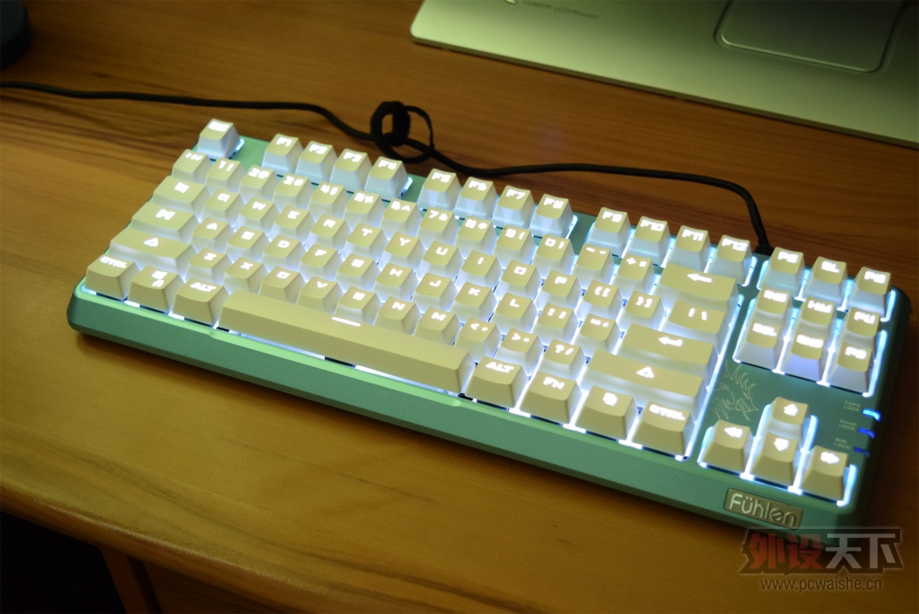 ε����Ů�Ρ�����������SM680R��е������ɫ�濪�����
