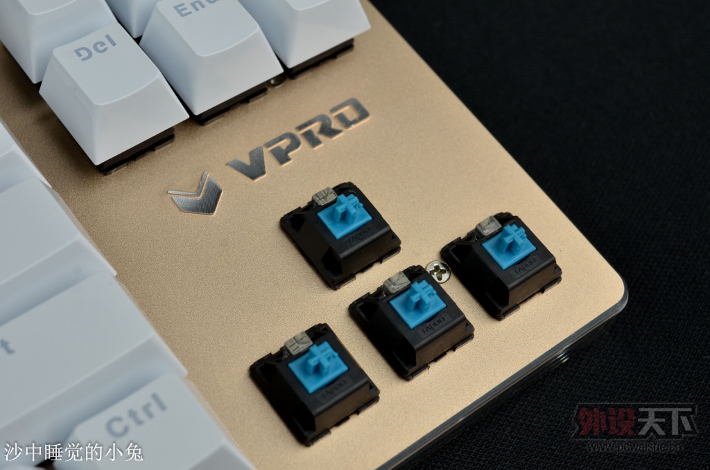 ����֮����ʵʵ���ڽӵ������װ�V500 RGB��е���� ����