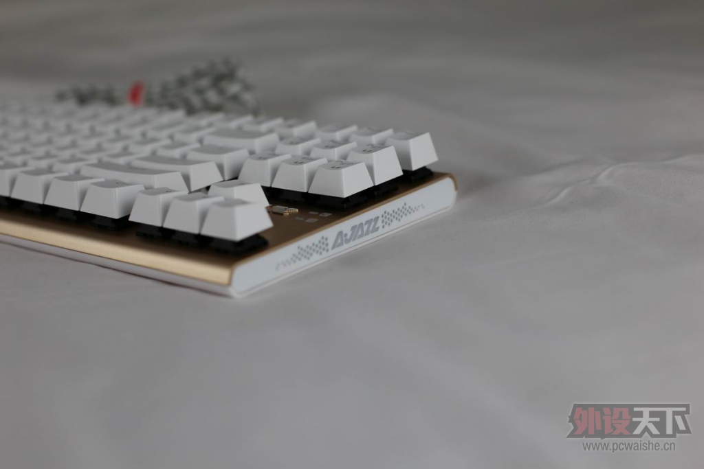 ����ֹ�����ھ�AK40ӣ�Һ������е��������