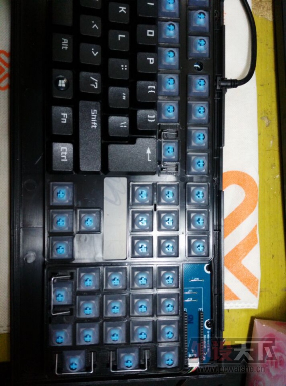 ���˸������������