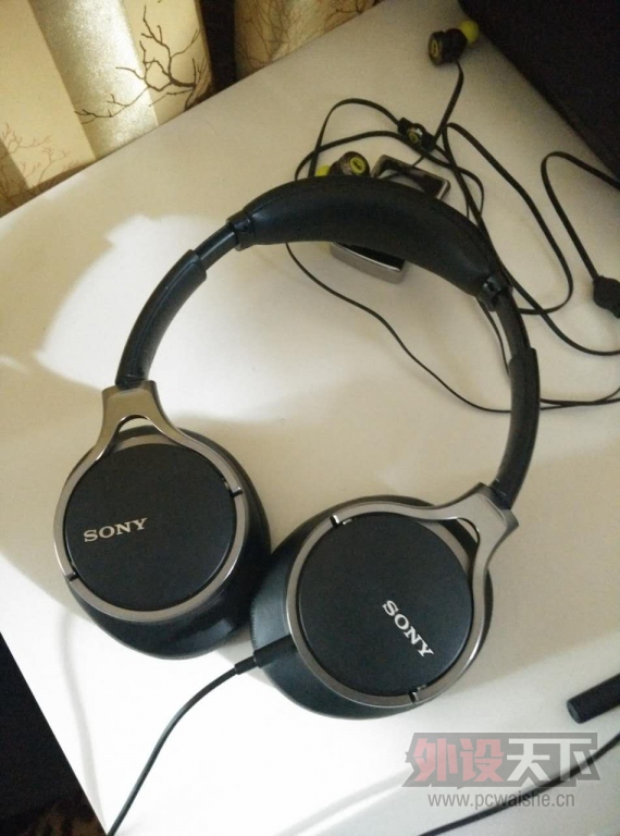 ���Ϻ��������޼�G700S,��SONY�� MDR-10R ,Ӣΰ�����