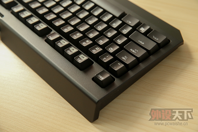 ȥ���갴�� Razer���ߺڹѸ�֩���ռ���2016�ױ�