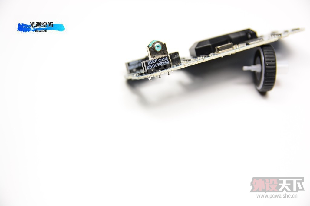 �Գ�����������д��һ�����黳-QPAD DX-20����
