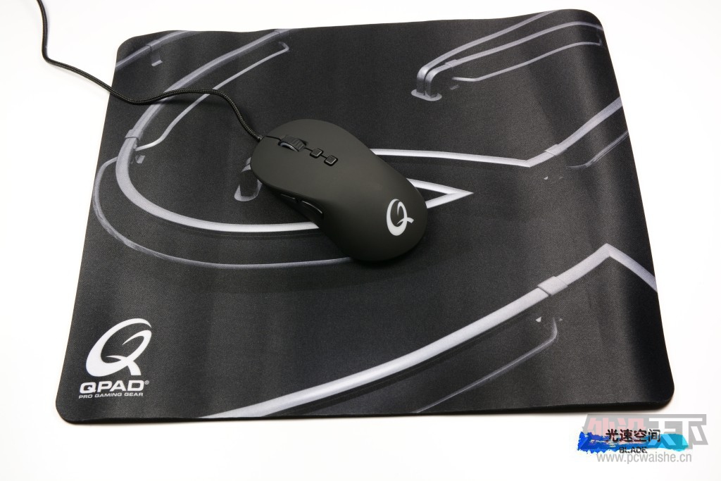 �Գ�����������д��һ�����黳-QPAD DX-20����