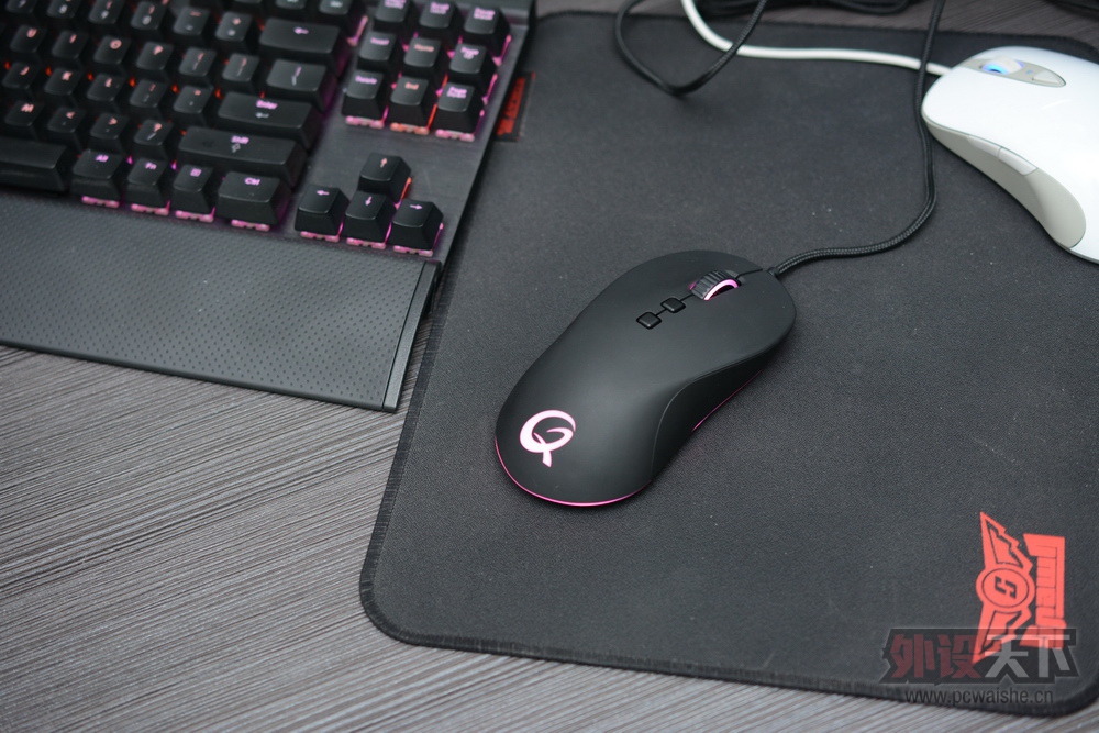 RGB�ؼ�����Ҫ�����ʣ�QPAD DX-20����