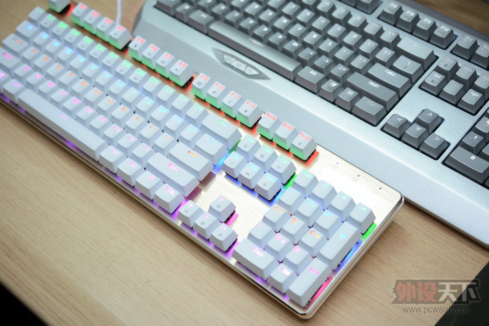 ���������ɻ�е���̺͸��˻�е��ʲô��ͬ��