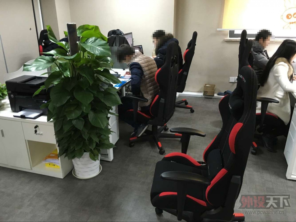 �����ݡ� DXRACER �����˹FA01 �羺�� δ�� ��˳��