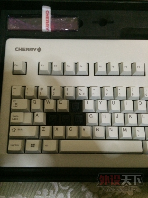 [�ݳ�][���]  ��һ������ ӣ��g80-3000 filcoһ�����  ���ߺڹѸ�һ�� �۸�...