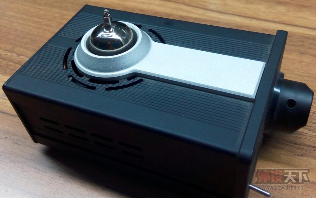 ���ڷ������������ʺό�˿�����������ѣ�һ̨�����ټ�2000��㶨(����Ӳ������)