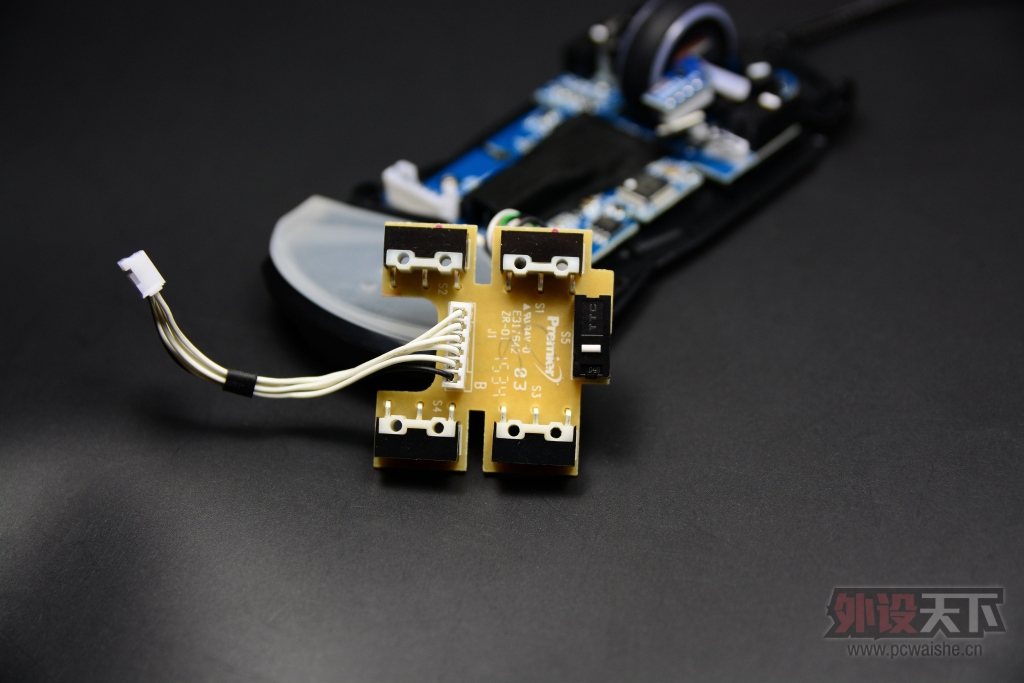 ���ܰ�Ұ�ޣ���ROCCAT���� KOVA���鱪��ɫ������