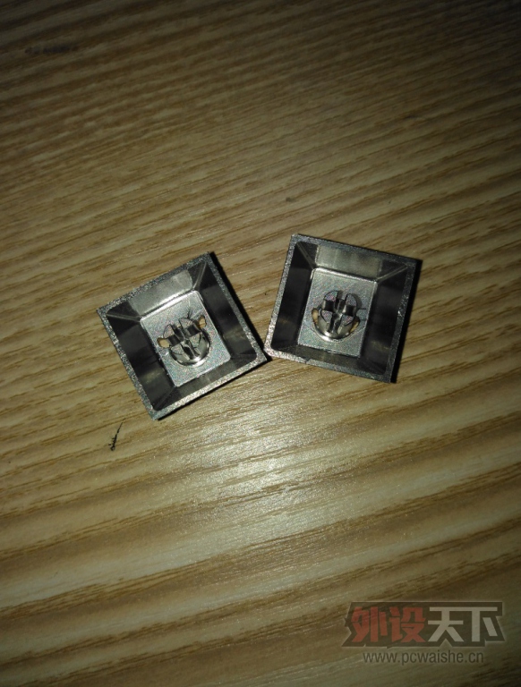 �����֡�������ͷ�ο��ѺϽ�ë���������ˡ����ͷ��ߡ���ñR4�߶ȣ�599��˳�ᡣ