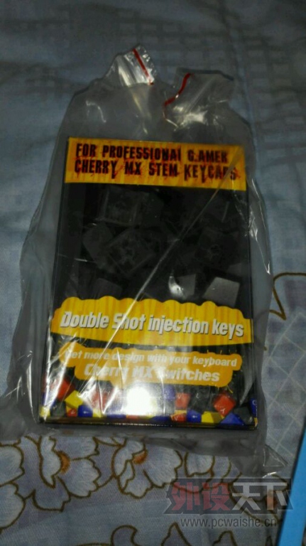 ���Ϻ���̫����̿�ն�ɫ��ñ+�˲�RGBY