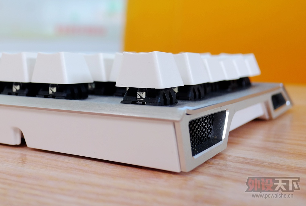 �������Ŀ�У���ʻ�е����3���̳�����