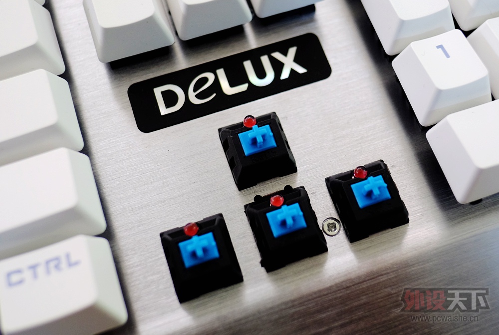 �������Ŀ�У���ʻ�е����3���̳�����