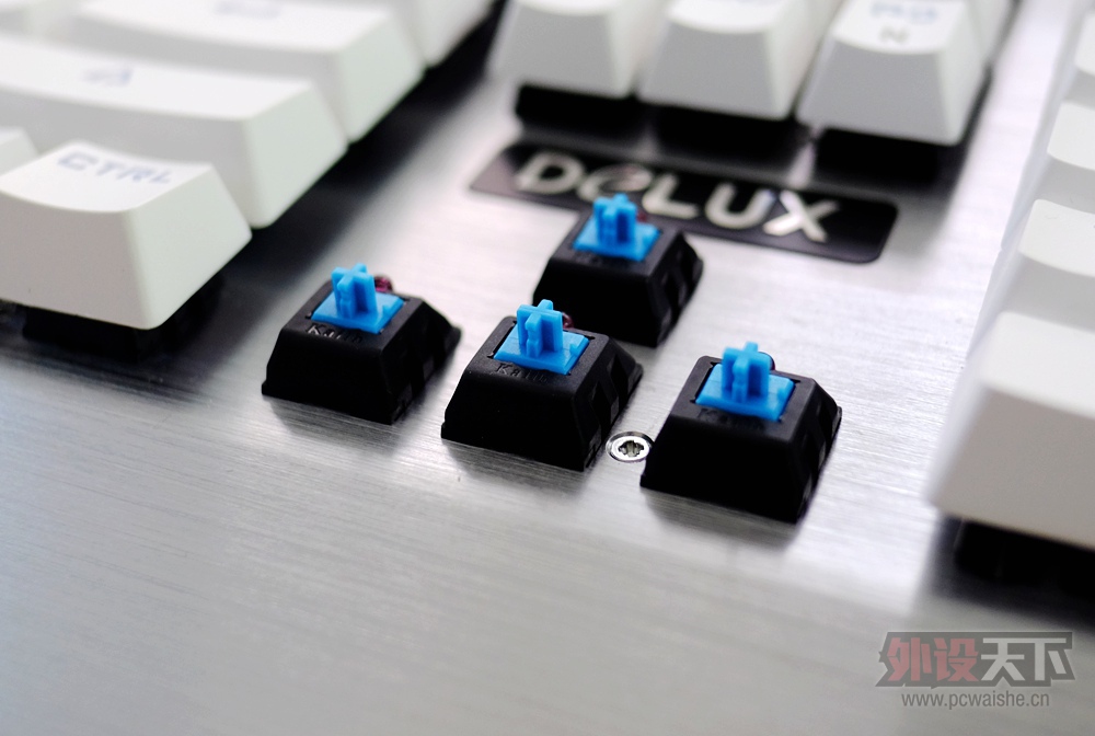 �������Ŀ�У���ʻ�е����3���̳�����