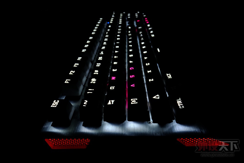 �������Ŀ�У���ʻ�е����3���̳�����