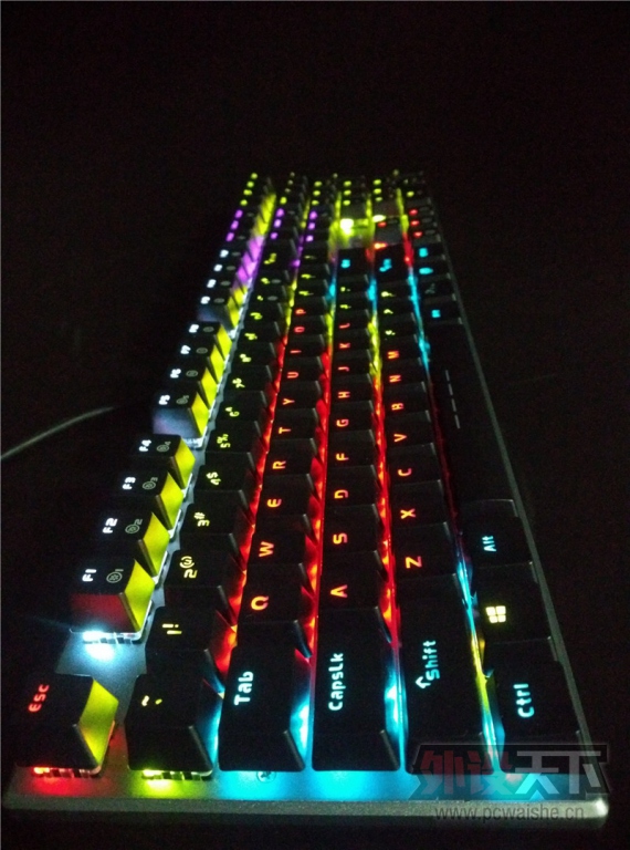 ��ɫ�ļ���---����Ż�еʦ�Ͻ����RGB������
