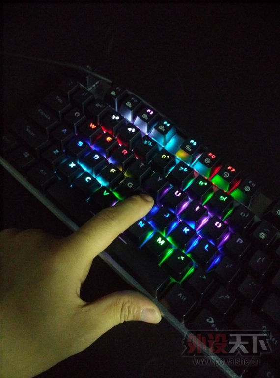 ��ɫ�ļ���---����Ż�еʦ�Ͻ����RGB������