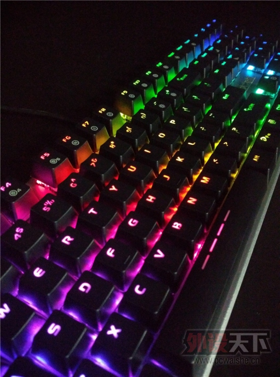 ��ɫ�ļ���---����Ż�еʦ�Ͻ����RGB������