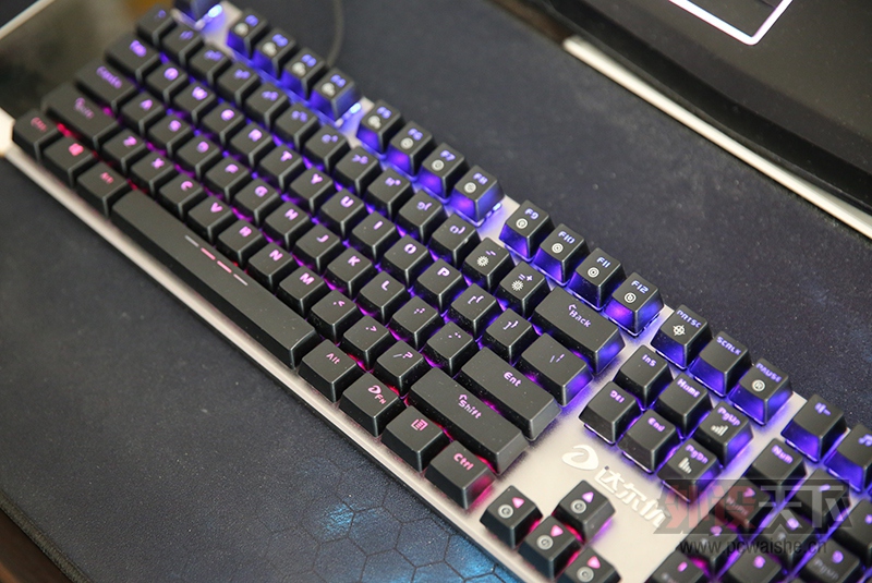 ���ɲ�����  ����Ż�е�Ͻ����RGB����