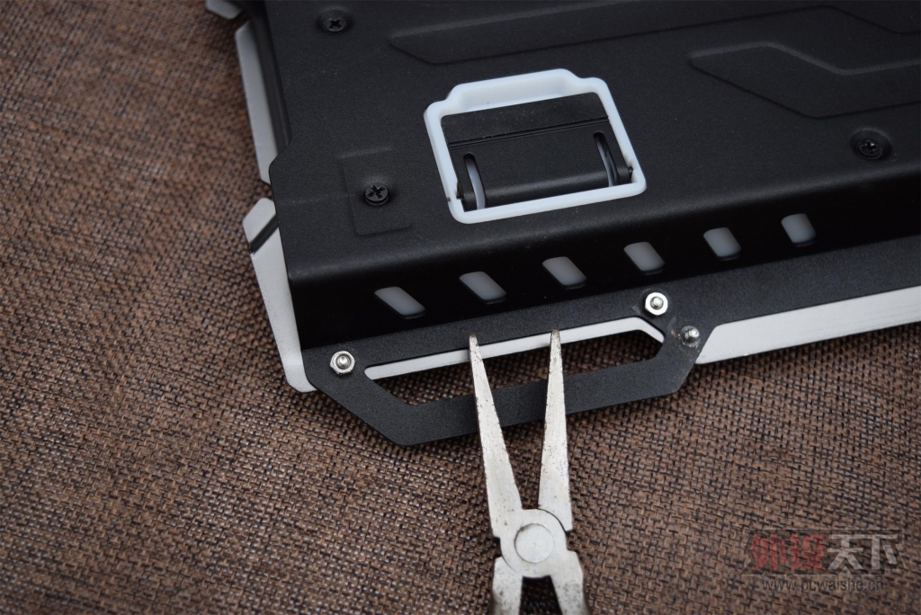 ���˸��Ѳ�ĵ���D13���������ո����֡�