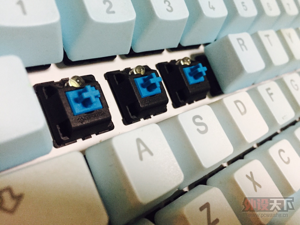 �����������ۡ��ɰ�iKBC G104���� ������ ����ŷ˹���� �׵�