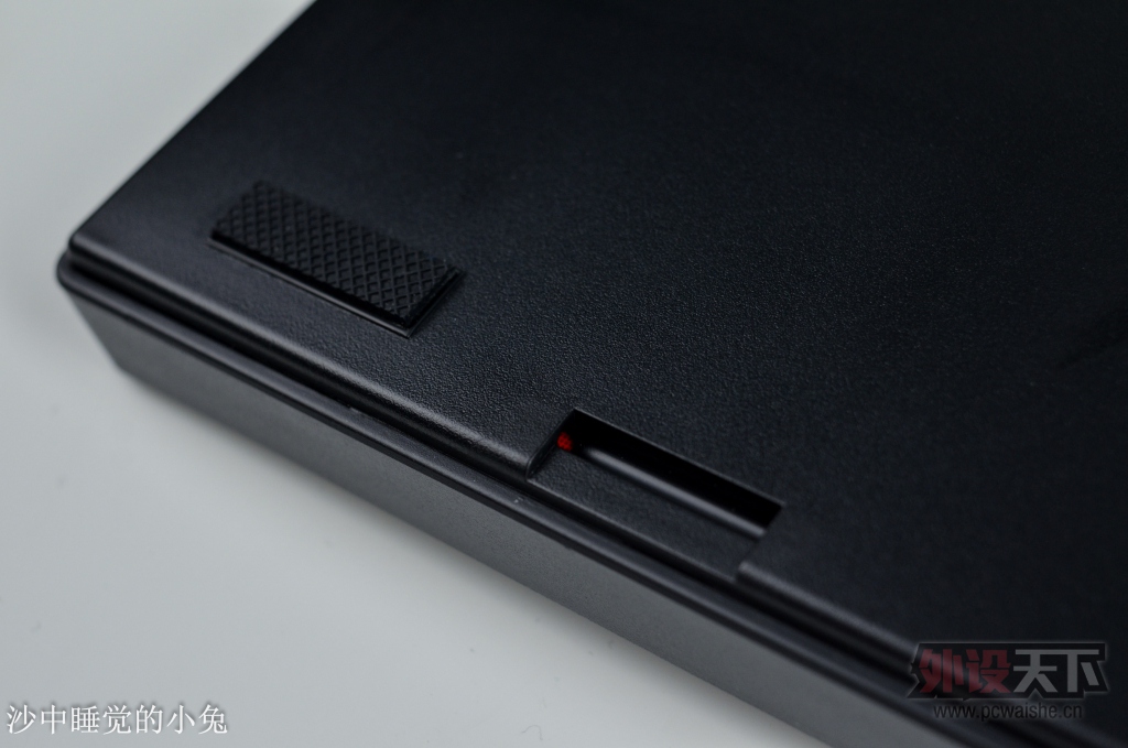 ָ���ϵĵ�ɫ�� ���� Likeboard 104 RGB��е��������